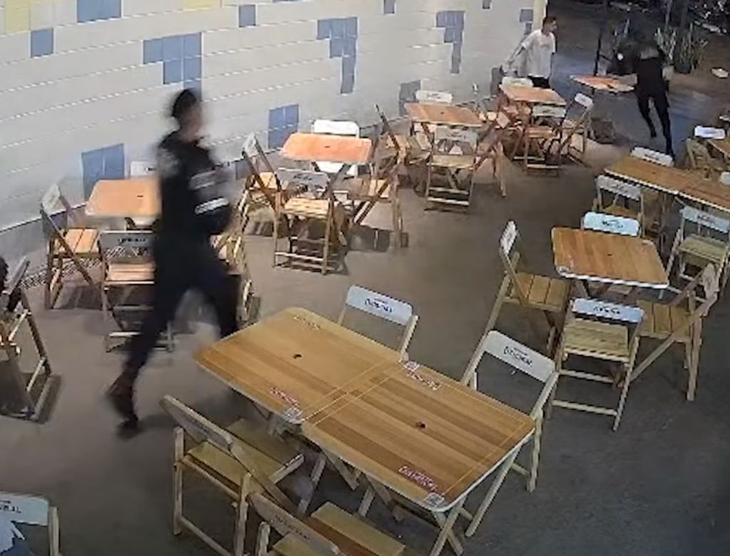 Homem preso em flagrante (Foto: reprodução Youtube)