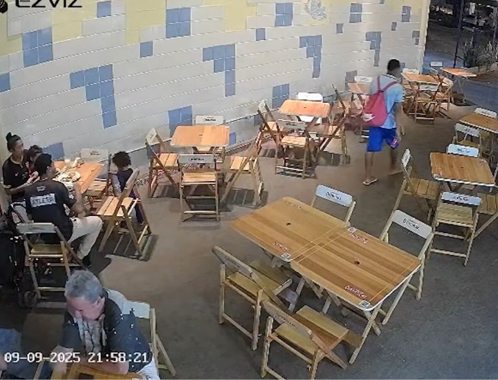 Homem preso em flagrante (Foto: reprodução Youtube)