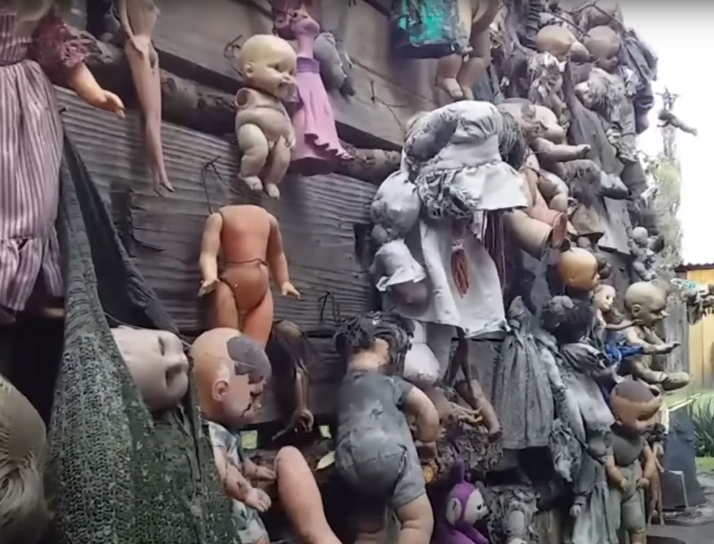 Ilha das bonecas (Foto: Reprodução Youtube)