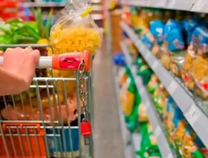 Veja os alimentos que ficaram mais caros e os que ficaram mais baratos em abril