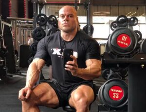 Saiba quem era o personal trainer e fisiculturista morto a facadas em apartamento de Chapecó