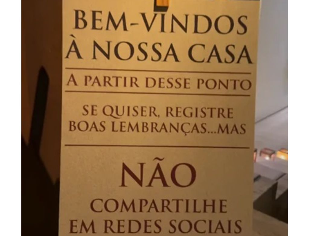 Placa da casa do Luciano Huck e Angélica (Foto: Reprodução Instagram)