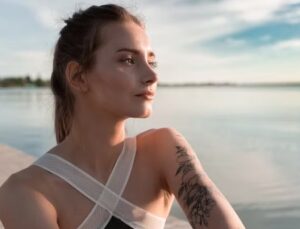Descubra se tatuagens podem reduzir o risco de câncer, segundo estudo