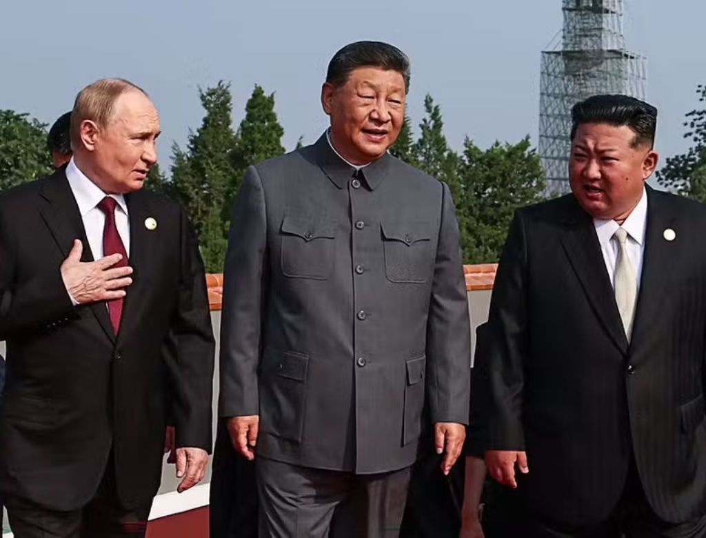 Vladimir Putin, Xi Jinping e Kim Jong-un (foto: Foto: Alexander Kazakov / Pool / AFP)