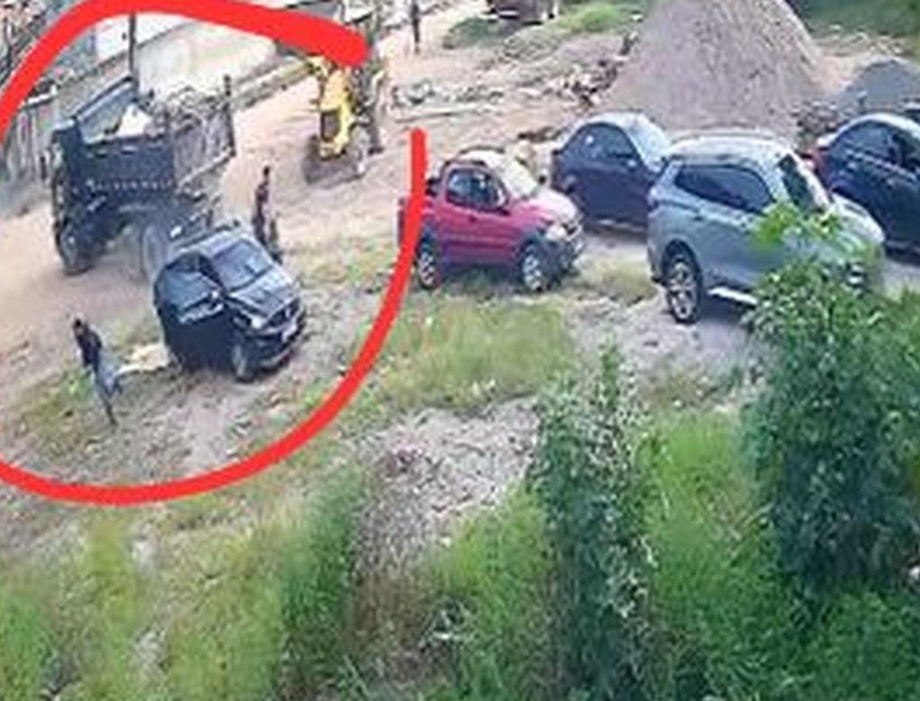 Vídeo mostra criminosos em fuga momentos antes de roubar carro