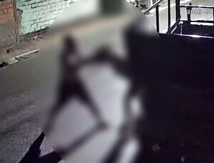 VÍDEO: Homem agride esposa com socos e chutes após discussão por ciúmes