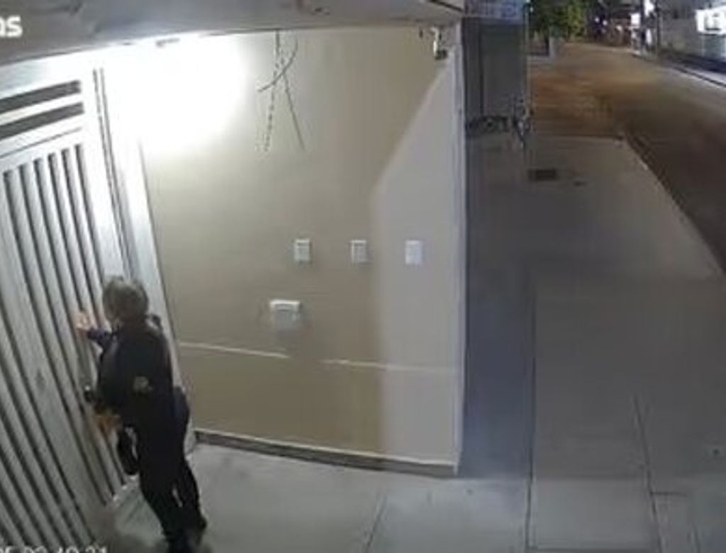 Vídeo mostra momento que mulher grita por socorro para não ser morta pelo ex; assista!