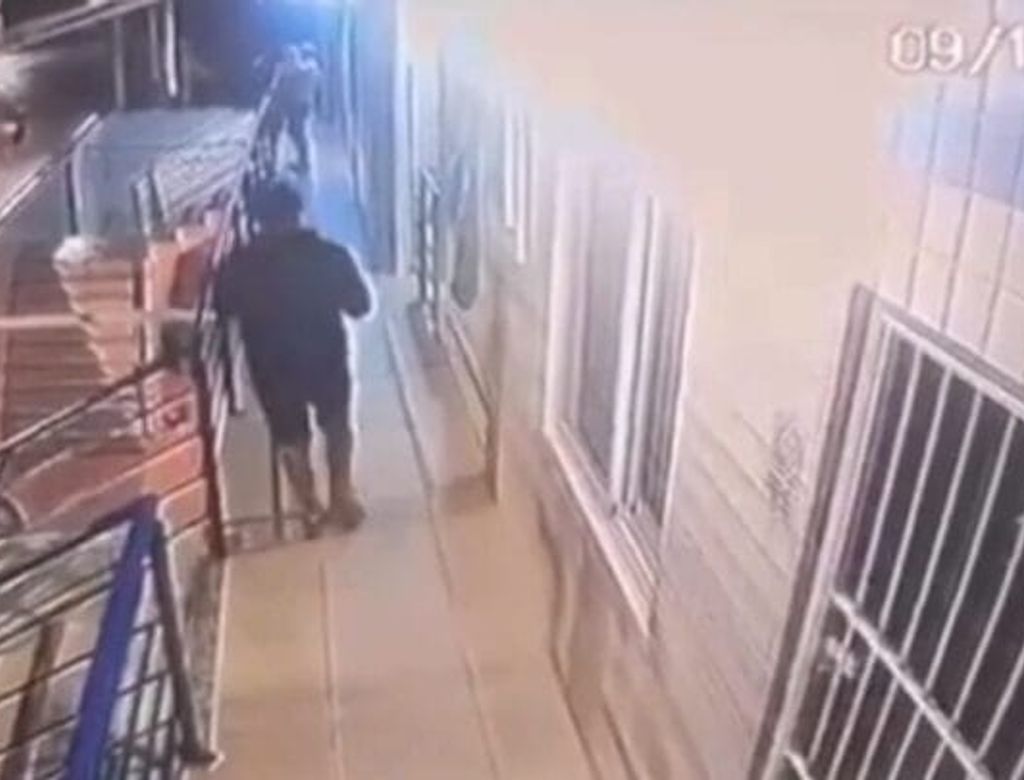 Vídeo flagra momentos antes de ataque a tiros contra homem com bebê no colo; ASSISTA!