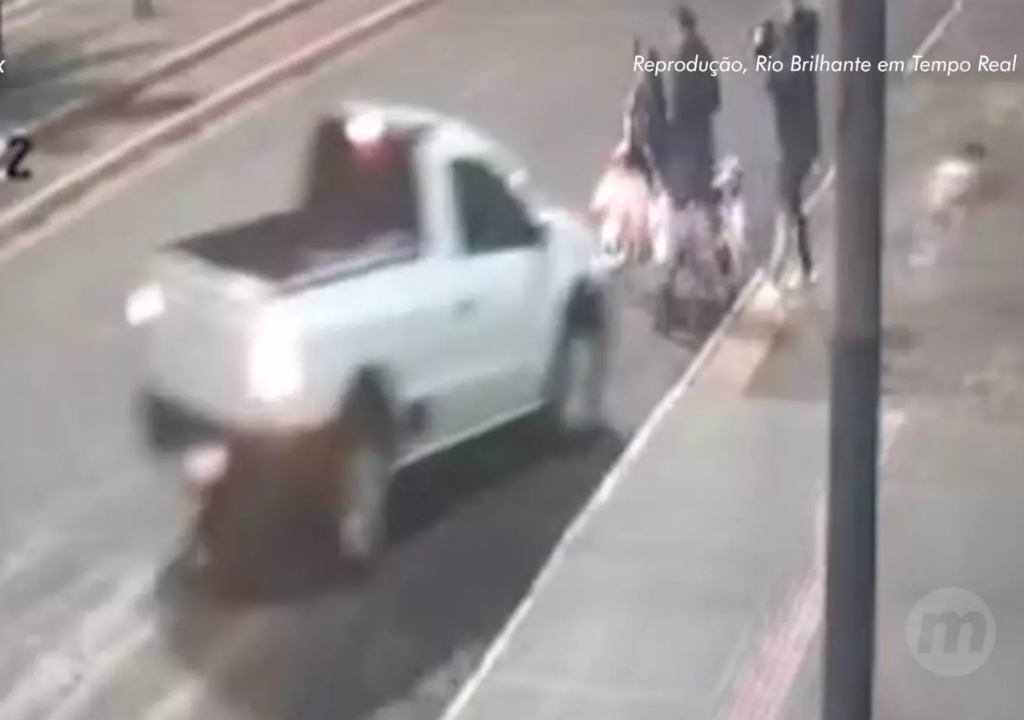 Homem atropela ex-namorada e amiga (Foto: Reprodução)