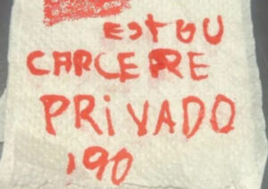 Bilhete em papel higiênico (Foto: Reprodução)