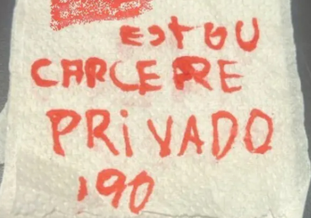 Bilhete em papel higiênico (Foto: Reprodução)