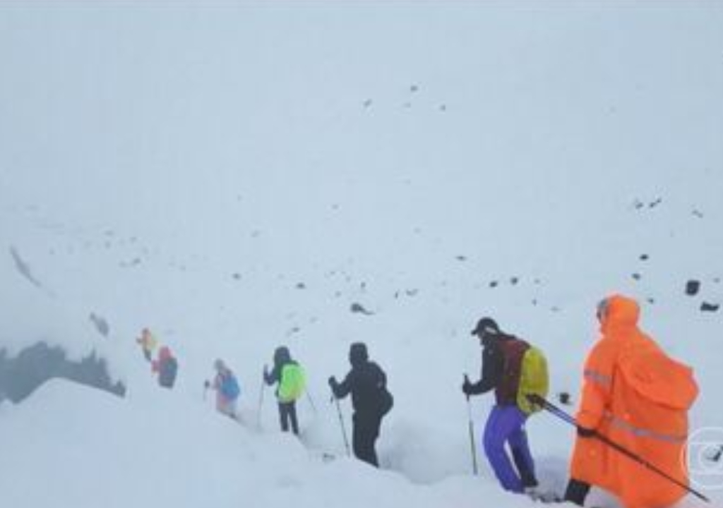 Resgate no Monte Everest (Foto: Reprodução)