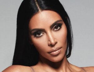 Homem invade mansão de Kim Kardashian e rouba carro