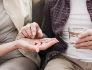 Descubra se Omeprazol causa demência e os riscos do uso contínuo do medicamento