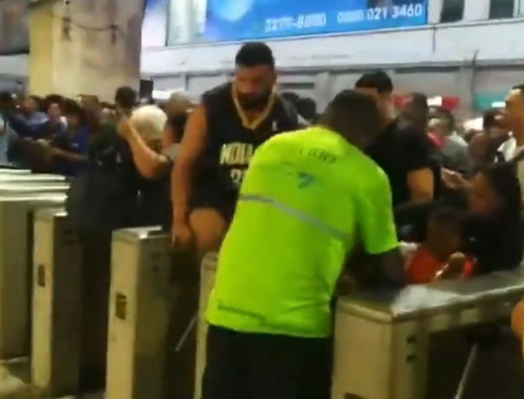 Passageiros são surpreendidos com arrastão durante megaoperação; VEJA VÍDEO