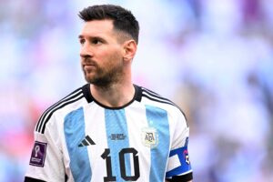 Messi supera Pelé e entra na disputa por outro recorde do Brasil; saiba qual