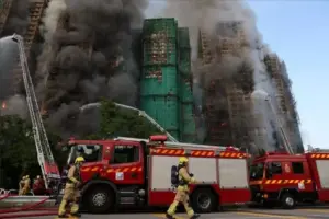 Chega a 36 o número de mortos em incêndio em Hong Kong; 279 estão desaparecidos
