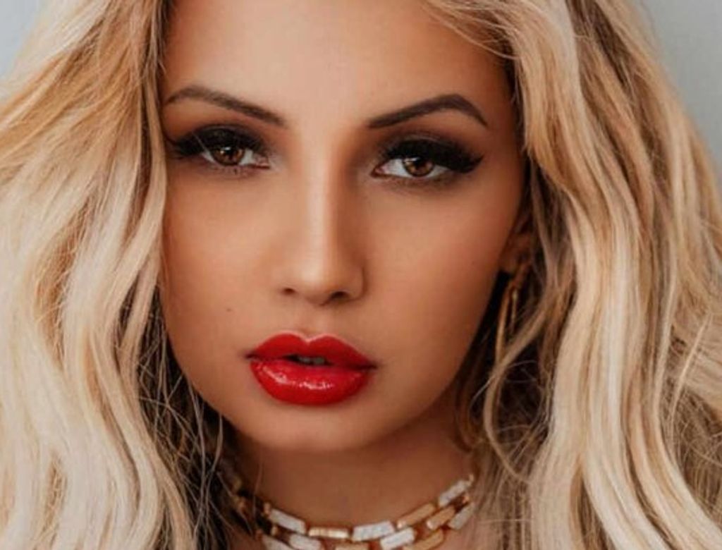 Vidente choca ao revelar morte de cantora super famosa; Descubra quem é