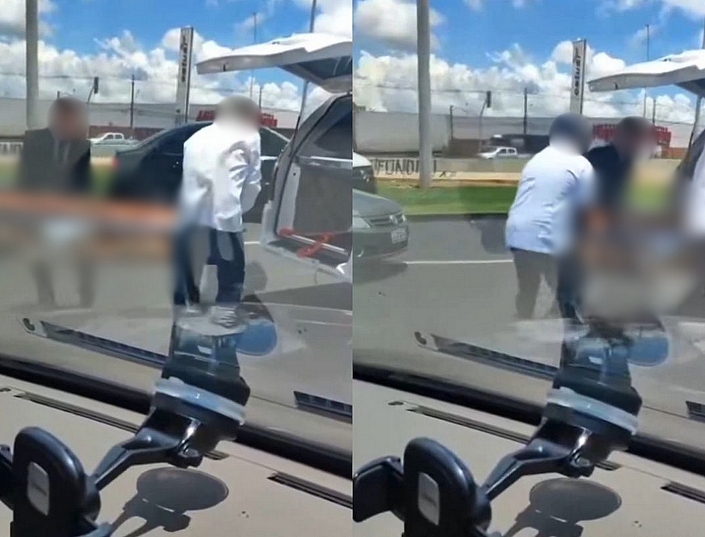 Caixão com cadáver cai no meio da rua em avenida movimentada; veja vídeo