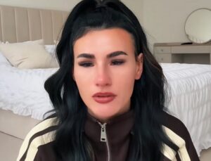 Influencer admite que fingiu ter câncer e pede desculpas; veja vídeo