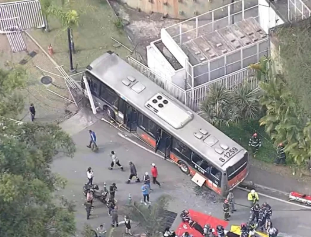 Acidente de ônibus (Foto: Reprodução)