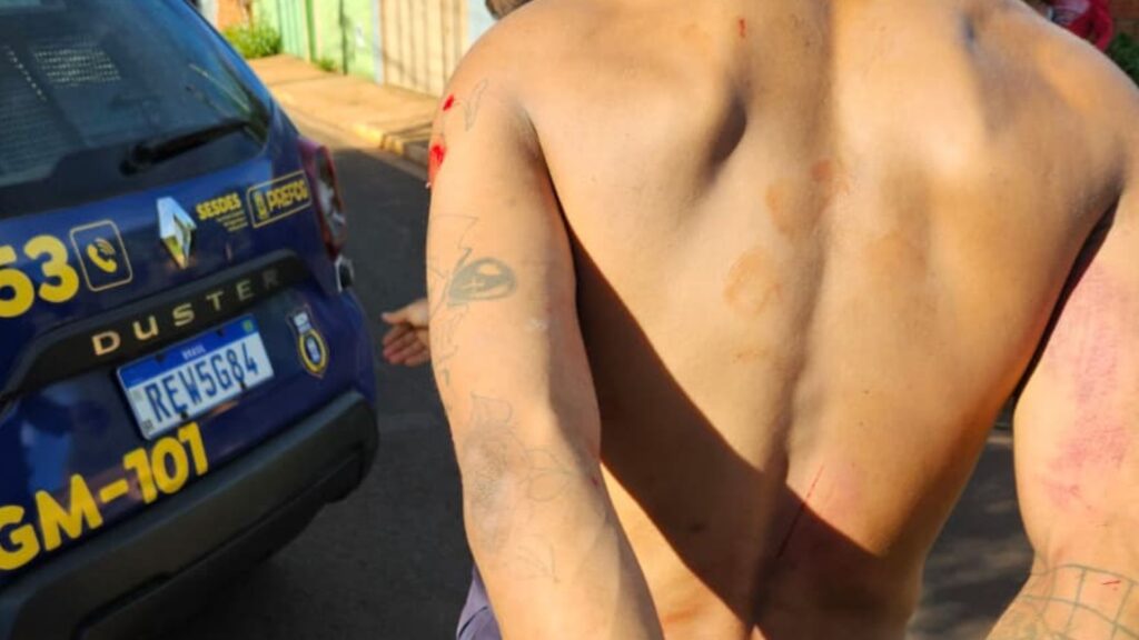 Encapuzado, criminoso invade supermercado com faca de açougueiro em Campo Grande; VEJA VÍDEO!