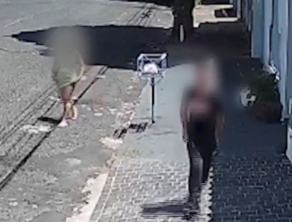 Mulher é atacada por homem que levanta vestido e tenta beijá-la à força; VEJA VÍDEO!