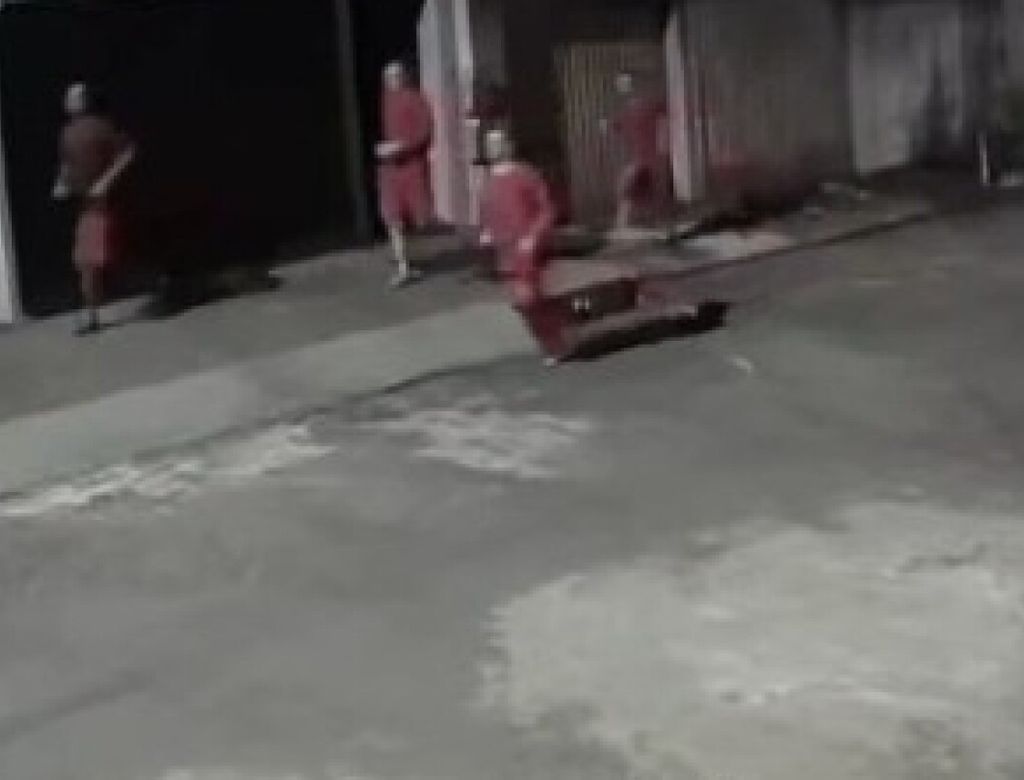 Detentos fogem de penitenciária e correm por ruas de cidade mineira; VEJA VÍDEO!