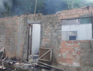 Incêndio atinge área de mata em Blumenau; VEJA VÍDEO!