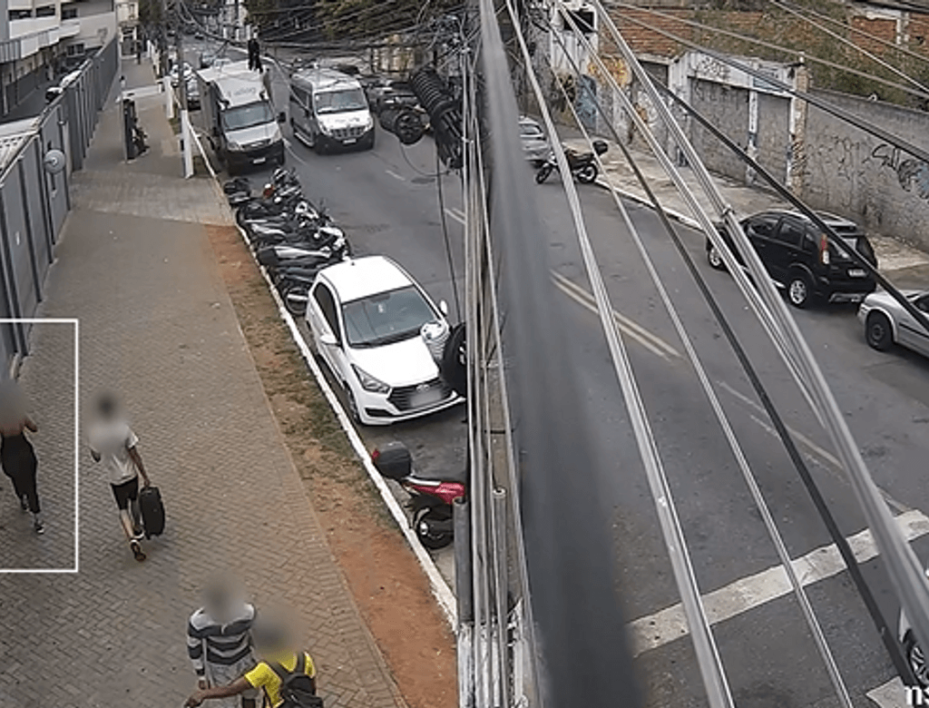 Homem enforca e agride violentamente mulher no centro de SP; VEJA VÍDEO!