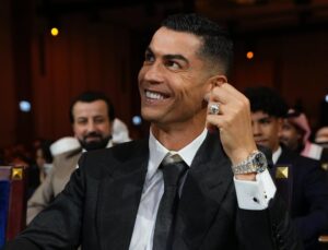 Cristiano Ronaldo surpreende ao surgir com novo visual