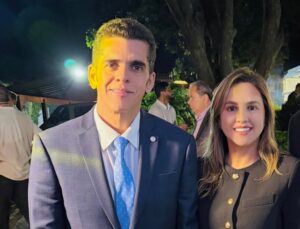 Deputado joga celulares pela janela durante operação da PF no DF; veja vídeo