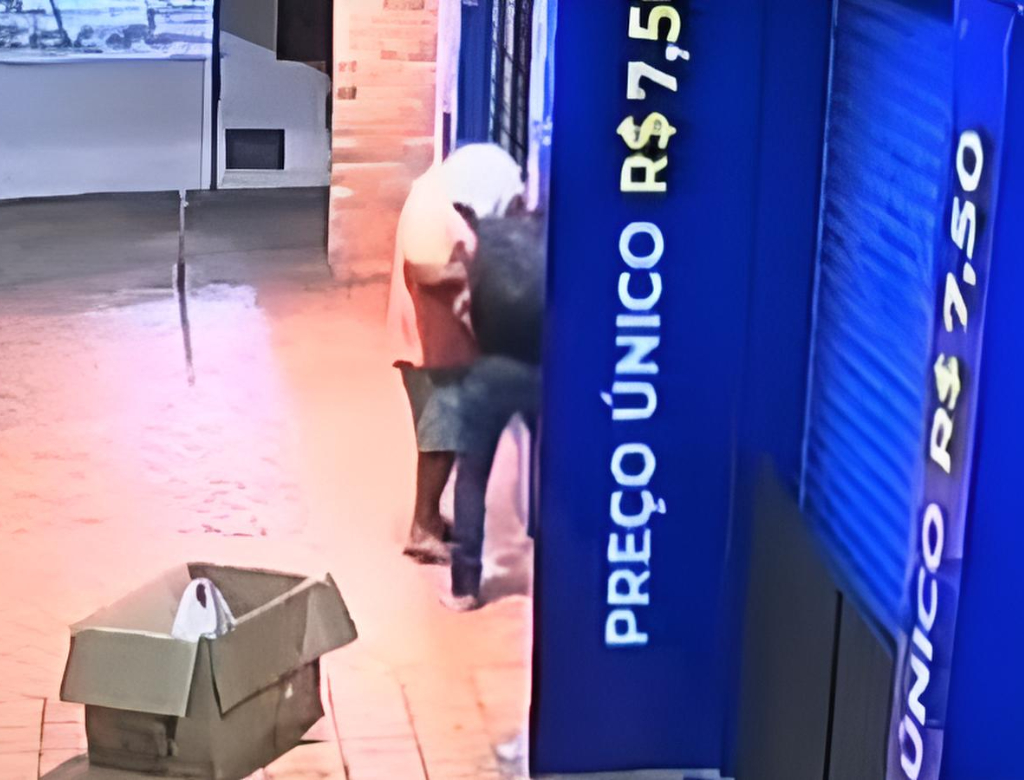Loja popular vira alvo de tentativa de arrombamento durante a madrugada; veja vídeo