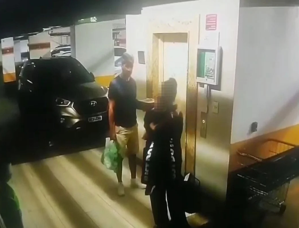 Auditor da CGU é flagrado agredindo mulher e criança em estacionamento; veja vídeo