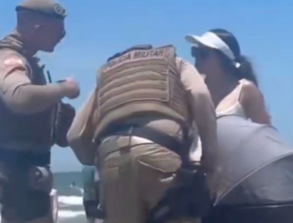 Bebê exposto ao sol forte e som alto em praia de SC mobiliza polícia e gera revolta; veja vídeo