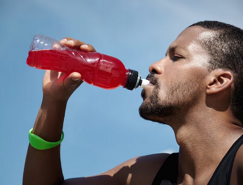 Onda de calor: saiba se é necessário repor eletrólitos para se hidratar melhor