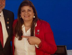 Vereador é contido ao partir para cima de petista; veja VÍDEO
