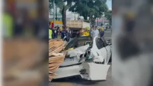 Motorista preso nas ferragens de BMW grava vídeo para “amor” após grave acidente