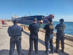 PF apreende quase 10 toneladas de cocaína em alto-mar; veja vídeo