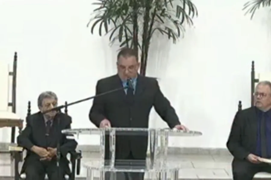 Pastor confessa ter dado “surra” no filho e vídeo repercute; assista
