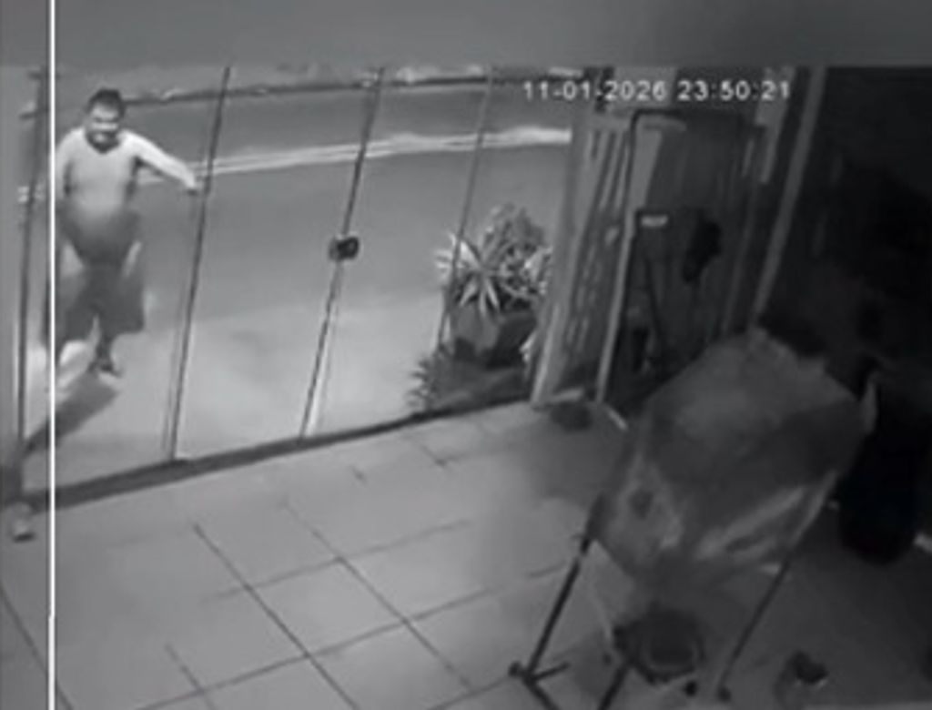 Briga de vizinhos: Mulher joga água quente em homem durante confusão; VEJA VÍDEO!