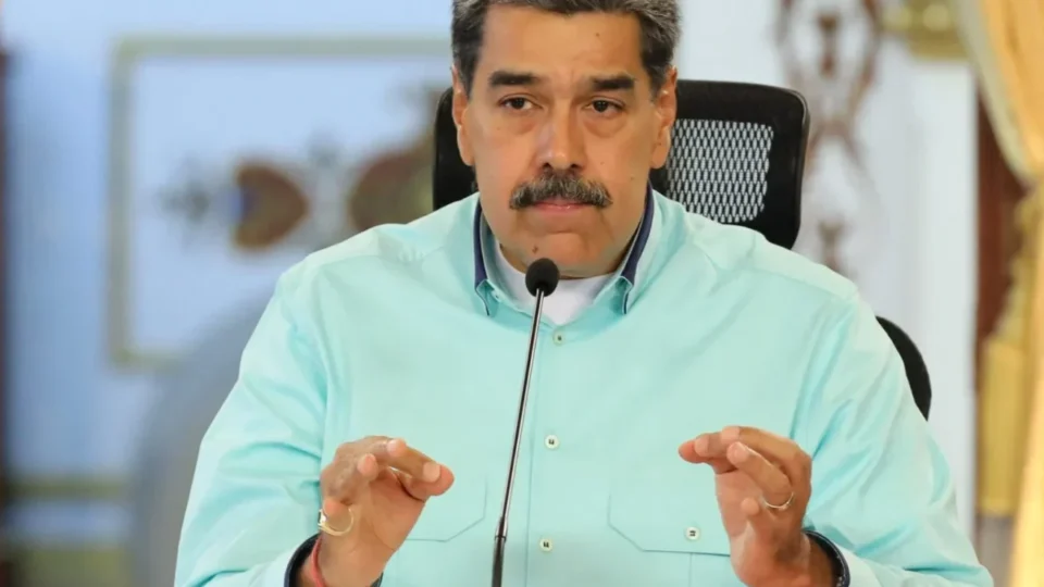 Algemado e de capuz, Nicolás Maduro chega aos Estados Unidos; VEJA VÍDEO!