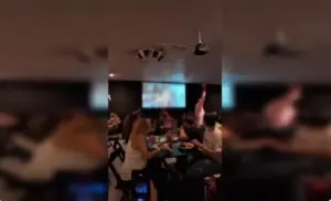 Vídeo pornô aparece em telão de restaurante lotado após invasão de sinal