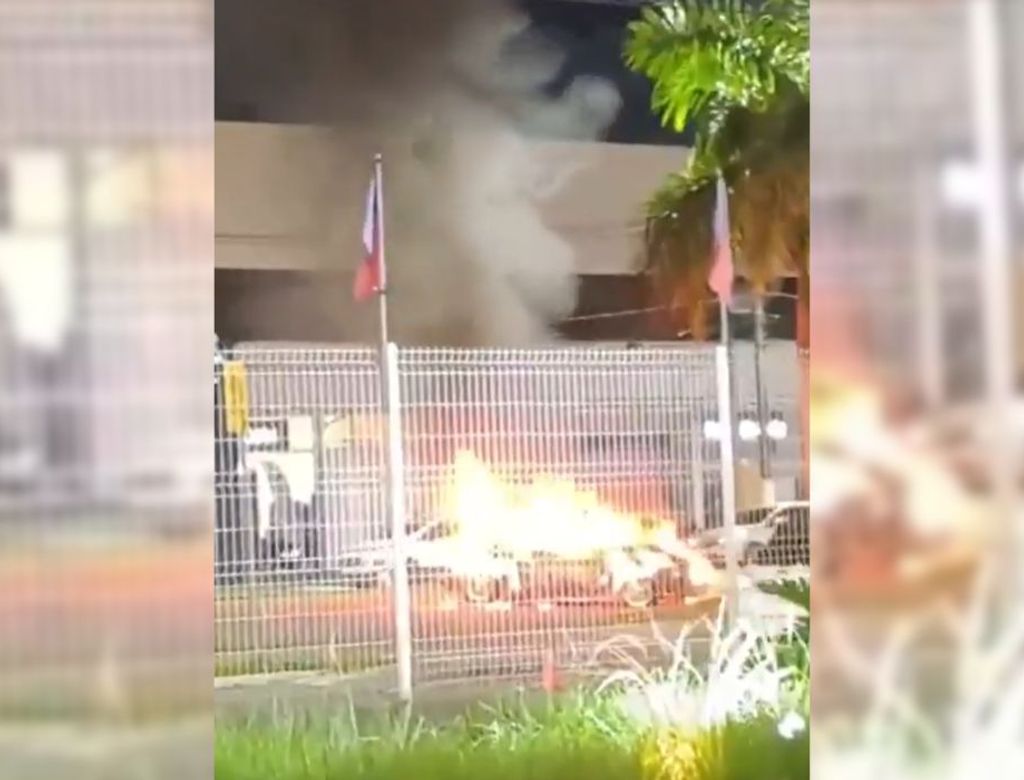 Homem se revolta com blitz e ateia fogo no próprio carro; VEJA VÍDEO!