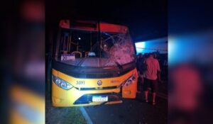 Jovem casal morre após moto bater de frente com ônibus Florianópolis; Veja Vídeo!