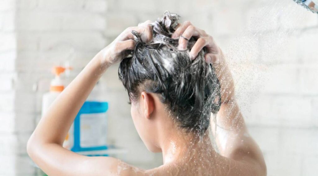 Saiba por que não é recomendado lavar o cabelo nessa terça-feira de Carnaval