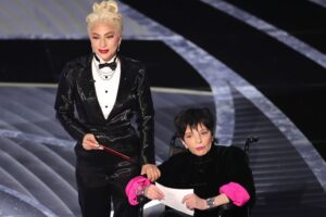 Liza Minnelli alega que o Oscar a forçou a usar cadeira de rodas