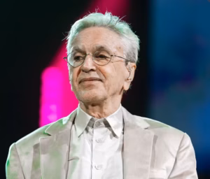 Justiça condena internauta por chamar Caetano Veloso de “pedaço de m*rda”