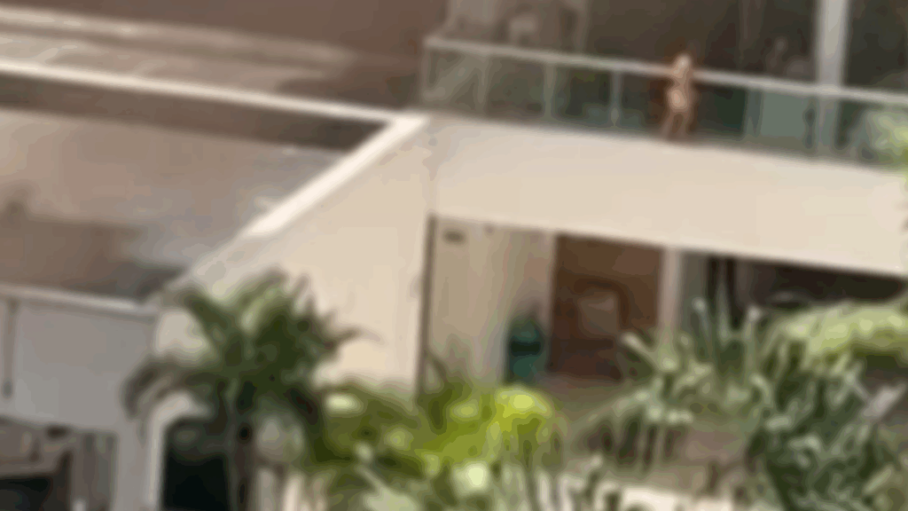 Criança é flagrada do lado de fora de sacada em prédio de Goiânia; VEJA VÍDEO!