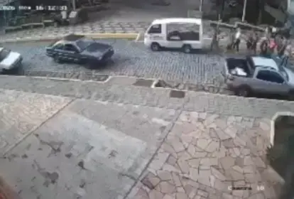 Mulher de 27 anos sofre atentado a tiros durante o enterro da mãe; VEJA VÍDEO!